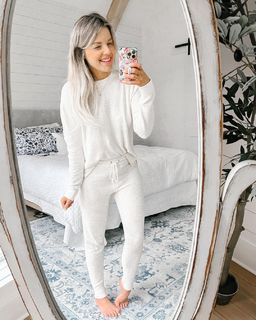 Ali Fedotowsky feet photo 5
