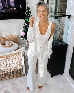 Ali Fedotowsky feet photo 7