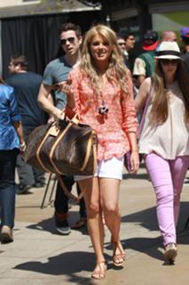 Ali Fedotowsky feet photo 1