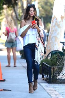Ali Landry feet photo thumbnail