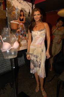 Ali Landry feet photo thumbnail