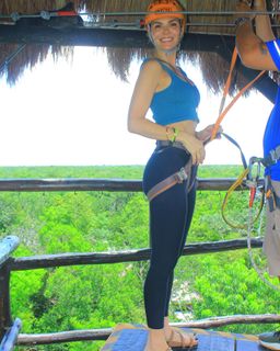 Ali Landry feet photo thumbnail