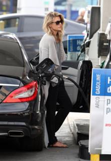 Ali Larter feet photo thumbnail