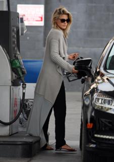 Ali Larter feet photo thumbnail