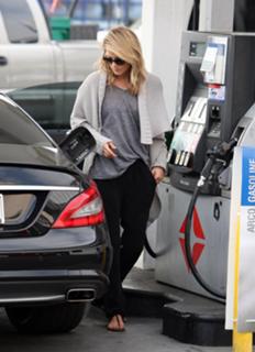 Ali Larter feet photo thumbnail