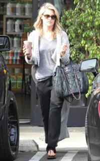 Ali Larter feet photo thumbnail
