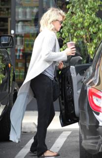 Ali Larter feet photo thumbnail