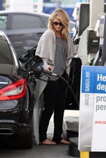 Ali Larter feet photo thumbnail
