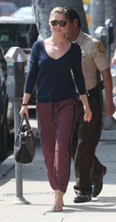Ali Larter feet photo thumbnail