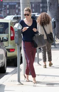 Ali Larter feet photo thumbnail