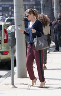 Ali Larter feet photo thumbnail