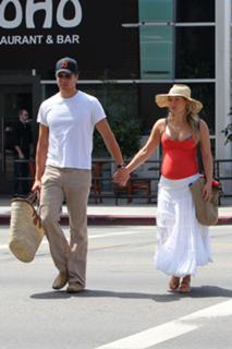 Ali Larter feet photo thumbnail