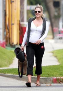 Ali Larter feet photo thumbnail