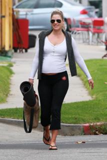 Ali Larter feet photo thumbnail