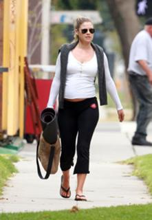 Ali Larter feet photo thumbnail