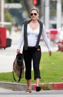 Ali Larter feet photo thumbnail