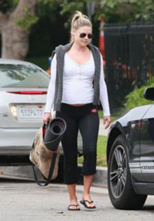 Ali Larter feet photo thumbnail