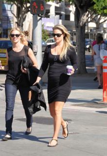 Ali Larter feet photo thumbnail