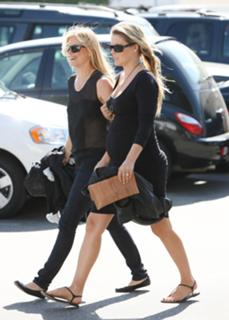 Ali Larter feet photo thumbnail
