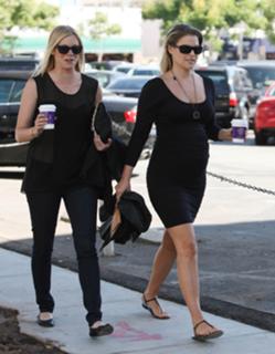 Ali Larter feet photo thumbnail