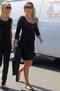 Ali Larter feet photo thumbnail