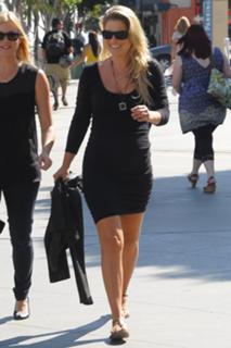 Ali Larter feet photo thumbnail
