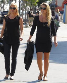 Ali Larter feet photo thumbnail