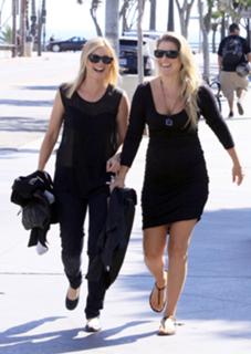 Ali Larter feet photo thumbnail