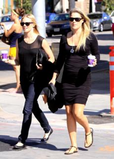 Ali Larter feet photo thumbnail