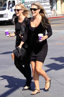 Ali Larter feet photo thumbnail