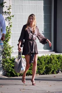 Ali Larter feet photo thumbnail