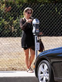 Ali Larter feet photo thumbnail