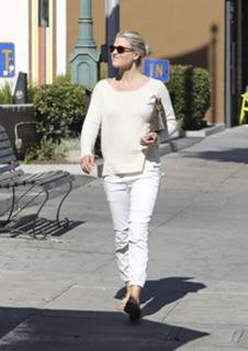 Ali Larter feet photo thumbnail