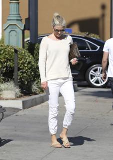 Ali Larter feet photo thumbnail