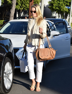 Ali Larter feet photo thumbnail