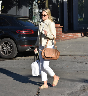Ali Larter feet photo thumbnail