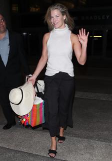 Ali Larter feet photo thumbnail
