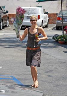 Ali Larter feet photo thumbnail
