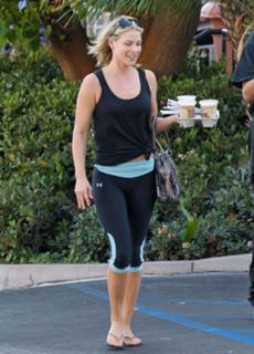 Ali Larter feet photo thumbnail