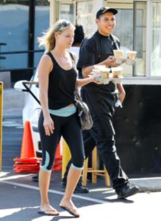 Ali Larter feet photo thumbnail