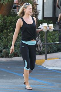 Ali Larter feet photo thumbnail