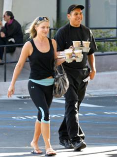 Ali Larter feet photo thumbnail