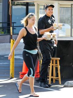 Ali Larter feet photo thumbnail