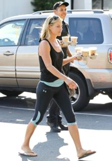 Ali Larter feet photo thumbnail