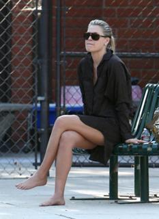 Ali Larter feet photo thumbnail