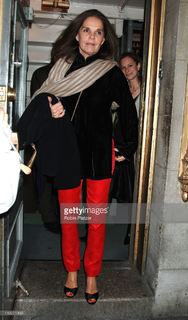 Ali MacGraw feet photo 5