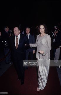 Ali MacGraw feet photo 3