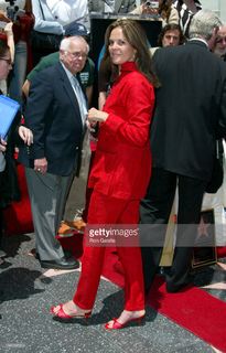 Ali MacGraw feet photo 16