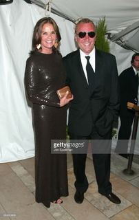 Ali MacGraw feet photo 11