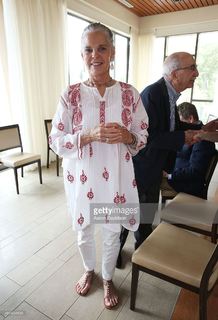 Ali MacGraw feet photo 10